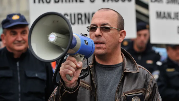 Građanin upitao gdje su maske, a policajac mu odgovorio: 'Evo tu su! 'Ajde je*i se'