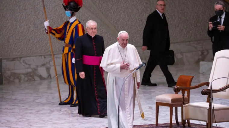 'Htio bih, kako to obično radim, sići i biti vam blizu. No, bolje je da držimo razmak...'