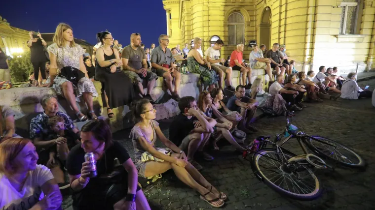 Pismo studenta vladajućima: 'Ne možete očekivati da ćemo najbolje godine provesti doma'