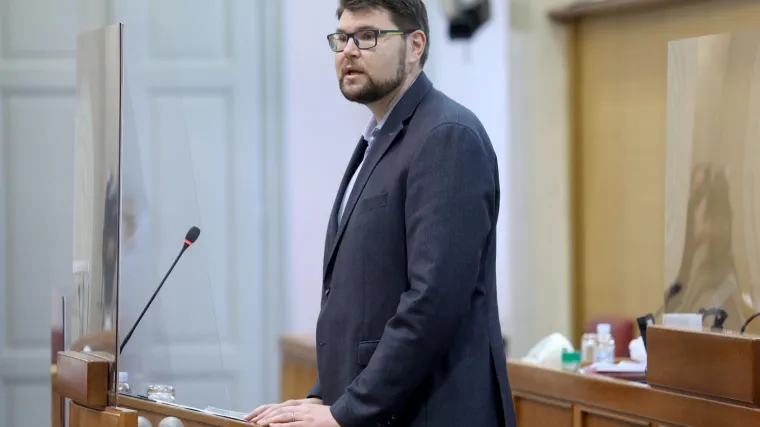 Peđa Grbin novi predsjednik Kluba zastupnika SDP-a: Uputio apel Plenkoviću, prozvao Capaka