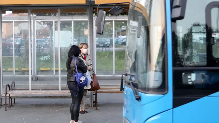 'Više od 60 ljudi natiskalo se u ZET-ov bus, njih desetak nije uspjelo ući'