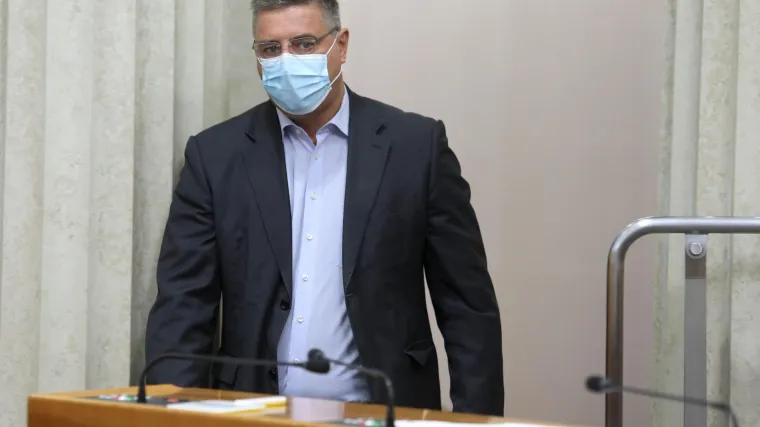 Uzbudljiv dan u Saboru! Koronavirus, izolacija i kontrolirani nadzor pa pad sustava