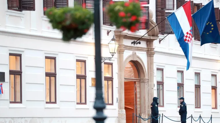 Svađa vlasti i oporbe ne prestaje ni pet dana od napada na Vladu: Tko je bio prava meta mladića?