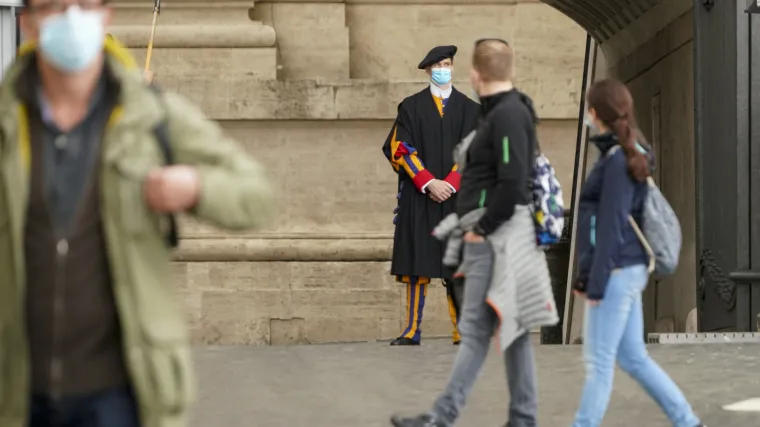 Zavr&scaron;io u izolaciji: Zaražen mu&scaron;karac koji živi u rezidenciji pape Franje