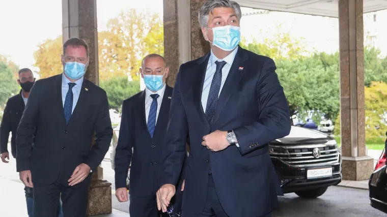 Plenković vratio Milanoviću: 'Da sam kao on, rekao bih da je on 54-godi&scaron;nji &scaron;mrkavac. Ali neću'