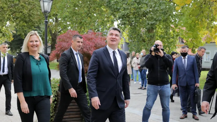 'Imamo seansu narikanja 50-godi&scaron;njaka; Ako nisi dorastao poslu, idi mami; Riga vatru kao plameni jazavac'