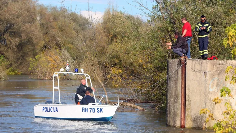 Zbog mraka prekinuli su potragu za dvojicom Karlovčana