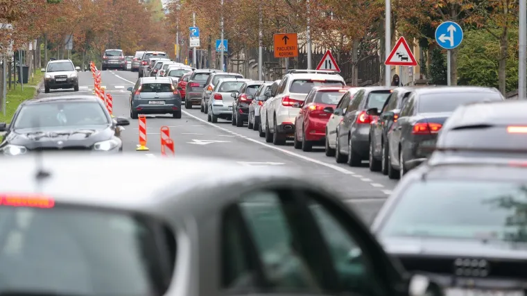 Kilometarske kolone za testiranje u Zagrebu, prozvali Beroša: 'Rat s virusom ne dobiva se iz fotelja!'