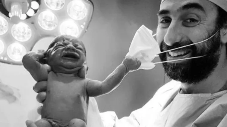 Fotografija tek rođene bebe postala je viralna, nije te&scaron;ko zaključiti za&scaron;to