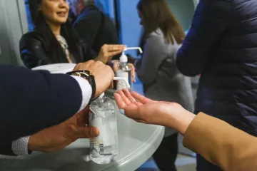 Čime dezinficiramo ruke? Dermatologinja upozorava: 'Ljudima puca koža, imaju žive rane...'