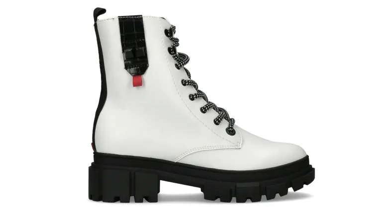 Must have obuća ove jeseni su bijele bajkerske čizme!