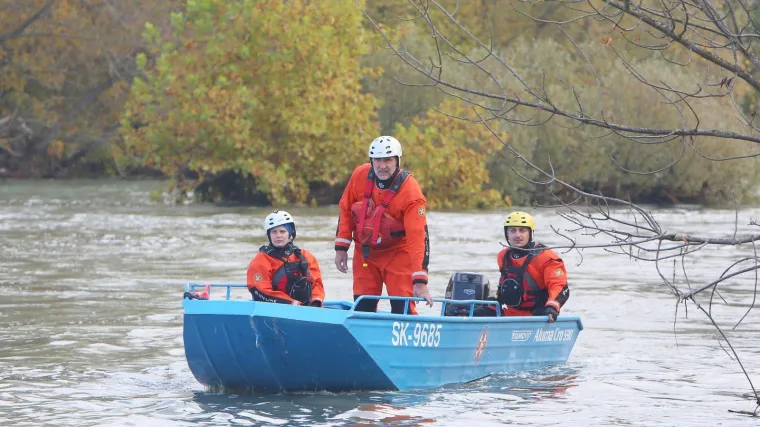 Situaciju otežava mutna i brza voda