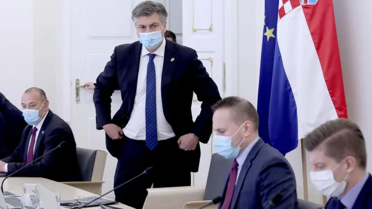 Plenković: 'Borit ćemo se protiv onih na političkoj sceni koji odobravaju radikalizaciju, a onda se ukrcavaju u vlak potencijalnih žrtava'
