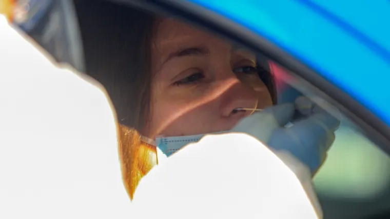 Dok nestaje materijala za testove na koronavirus, Markotić tvrdi jedno, a veledrogerije drugo