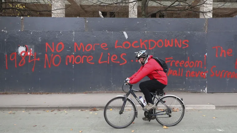 Tisuće ljudi na prosvjedu strogih ograničenja u Londonu: Policija privela nekolicinu prosvjednika