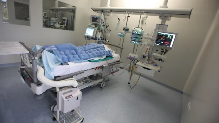 Proveo 27 dana na respiratoru, razvio sve moguće komplikacije, preživio kliničku smrt i na kraju ozdravio