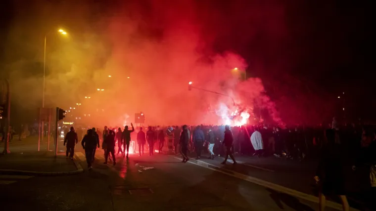 [FOTO] SPLITSKE ULICE SU GORJELE NA 70. ROĐENDAN TORCIDE: Ovako je izgledala spektakularna proslava navijača Hajduka