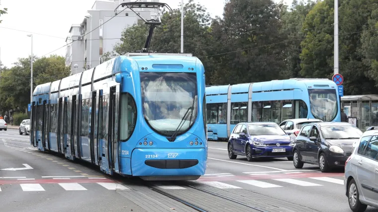 Kaos u tramvajskom prometu. Zbog kvara  tramvaja neke linije voze preusmjereno