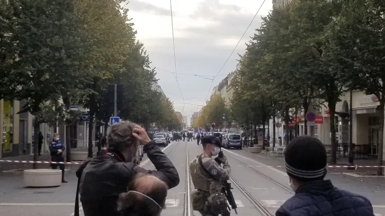 Novi napadi na Francuze: Policajci ubili napadača koji je nožem nasrnuo na njih i vikao Alahu Akbar