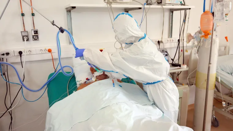 Slike koje u mnogima izazivaju jezu - ovako izgleda odjel na kojem se liječe te&scaron;ko oboljeli od koronavirusa