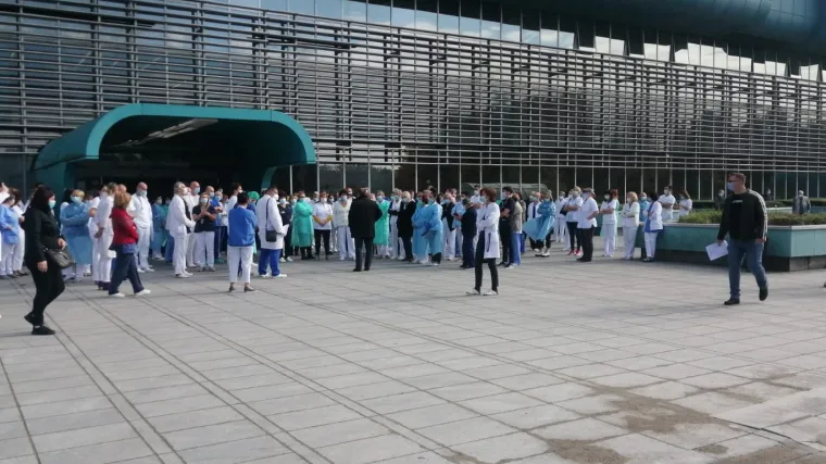 Prosvjed ispred KB Dubrava: Liječnici i medicinske sestre iza&scaron;li iz bolnice