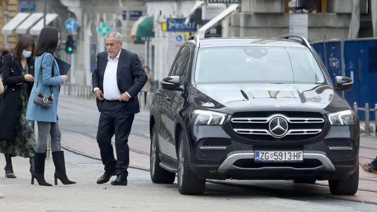 Službeni je na popravku, ovo je 'samo' zamjenski auto od 800.000 kn...