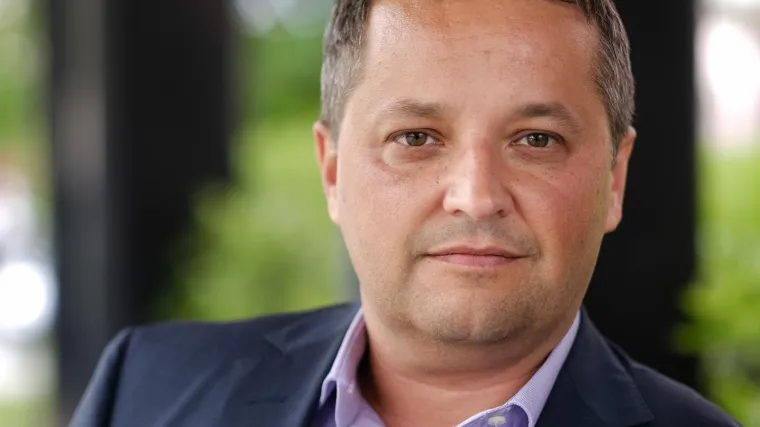 'Biste li s&nbsp;maramicom s&nbsp;kojom ste obrisali stol u kafiću obrisali i svoje lice ili se obrisali oko usta? E pa...'