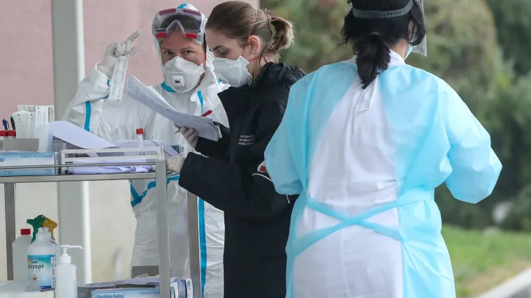 &Scaron;to učiniti ako ste pozitivni na koronavirus ili bliski kontakt? HZJZ je pripremio kratke upute o postupanju