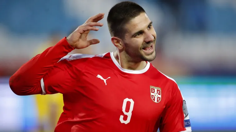 Zbog bizarnog razloga UEFA im je suspendirala izbornika