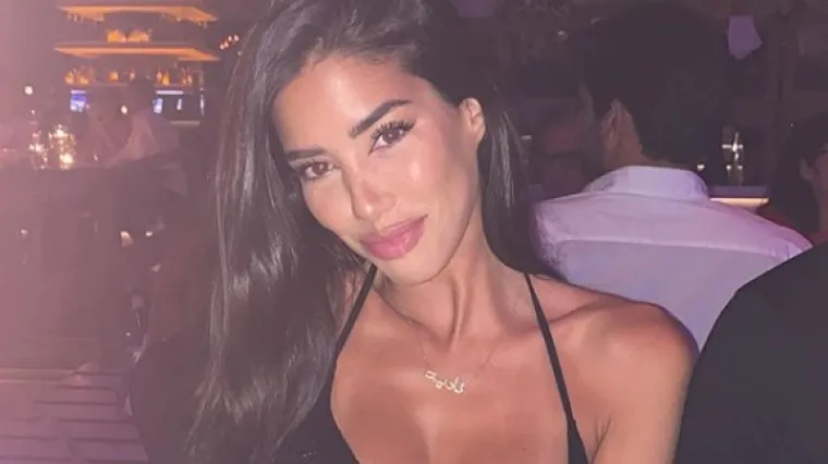 Kad vidite fotku njezine guze, bit će vam jasno zašto svi govore kako nema srama