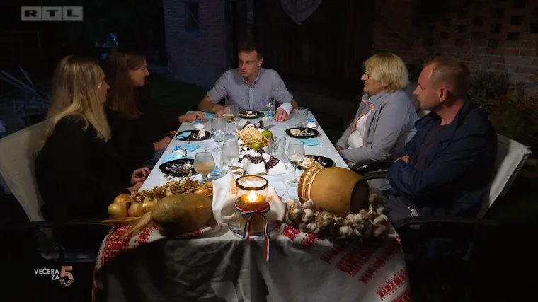 Domaćinu u pomoć su pristigla neka poznata lica