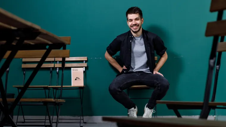 'Zarazan i moćan roman o generaciji odrasloj u doba interneta i navodnih globalnih mogućnosti'