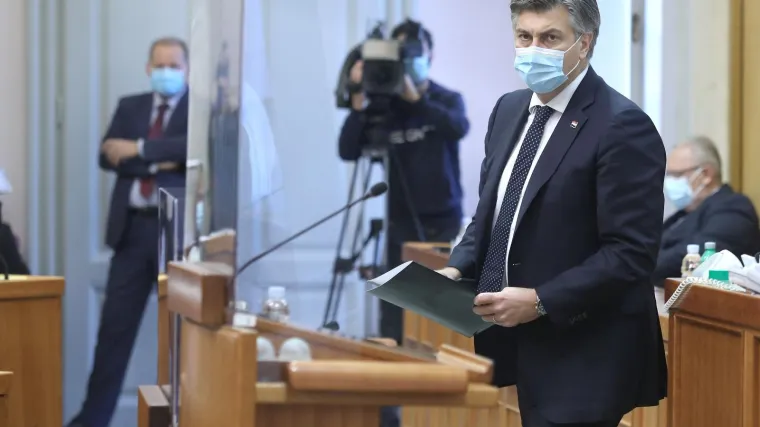Plenković poručio oporbi: 'Vlada se dobro nosi sa covid krizom. Osigurali smo kvalitetnu opremu'