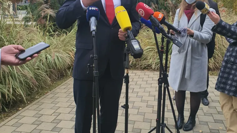 Predsjednik Milanović o stanju u KB Dubrava: 'Respiratora navodno ima 1200 u Hrvatskoj, gdje su?!