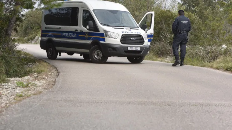 Stravični detalji ubojstva u Koprivnici: Ženi je zamalo odrubio glavu. Policajac zbog prizora prima psiholo&scaron;ku pomoć