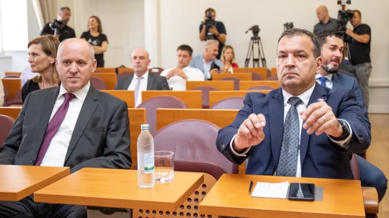 HDZ-OVAC BAČIĆ HVALI STRANAČKOG KOLEGU: 'Uvjeren sam da ministar Bero&scaron; radi 30 sati na dan'