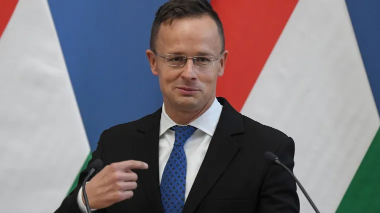 U posjeti je Tajlandu dok mu zemlja uvodi policijski sat