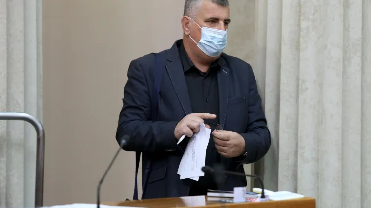 'Evo jedna bačva s opomenom za vas'