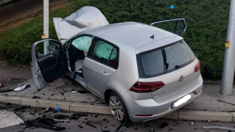 Auto sletio s nadvožnjaka, nema ozlijeđenih
