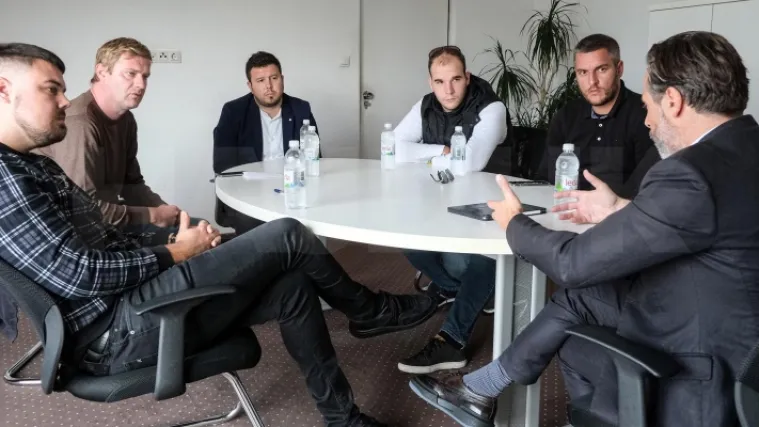 Bio je to prvi u nizu dogovorenih i najavljenih sastanaka