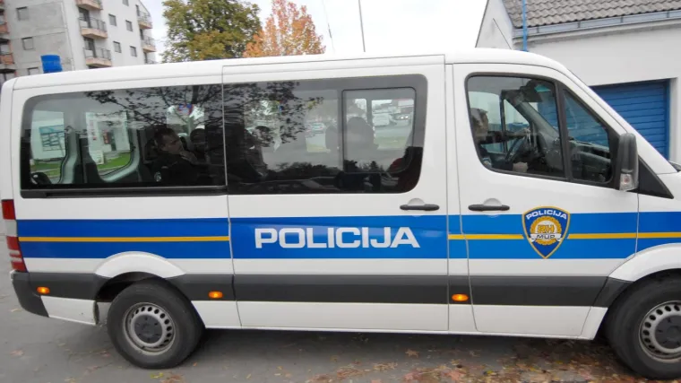 Potom prijetio poznanici, zvao je i dolazio joj ispred kuće