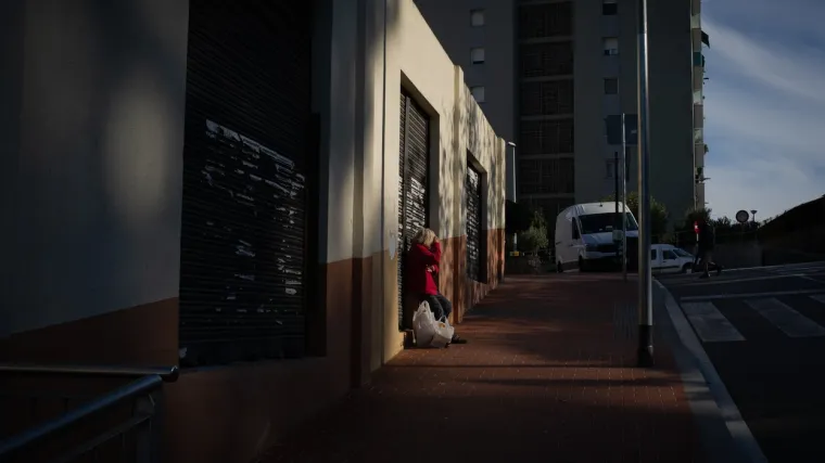 Bez zagrljaja i poljubaca, a za obiteljskim stolom bez baka, djedova, rođaka...