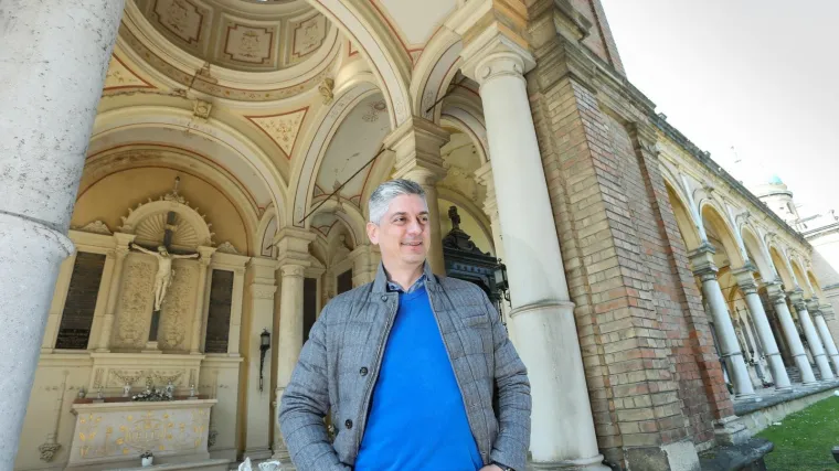 Odlazi nakon &scaron;to su mediji otkrili malverazacije s natječajem