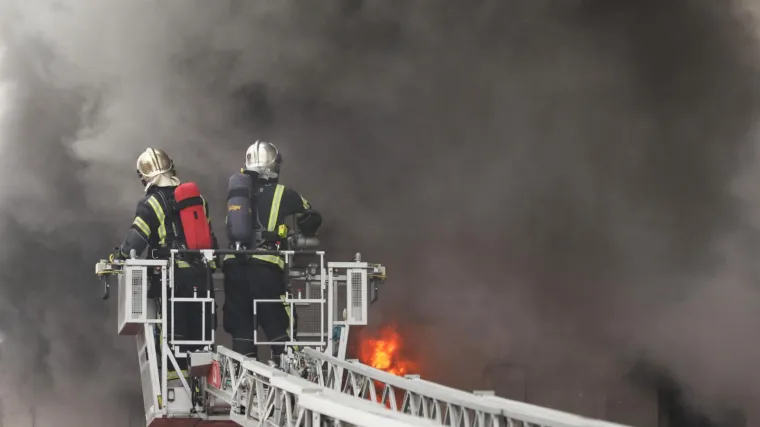 Plamen zahvatio 50 posto objekta povr&scaron;ine 600 metara četvornih, jedan vatrogasac ozlijeđen