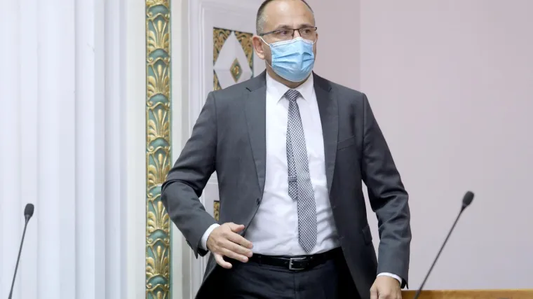 VIDEO Nadrealan govor: Pogledajte kako Zekanović vi&scaron;e od 10 minuta za saborskom govornicom nabraja parafiskalne namete! I nije bio ni blizu kraja