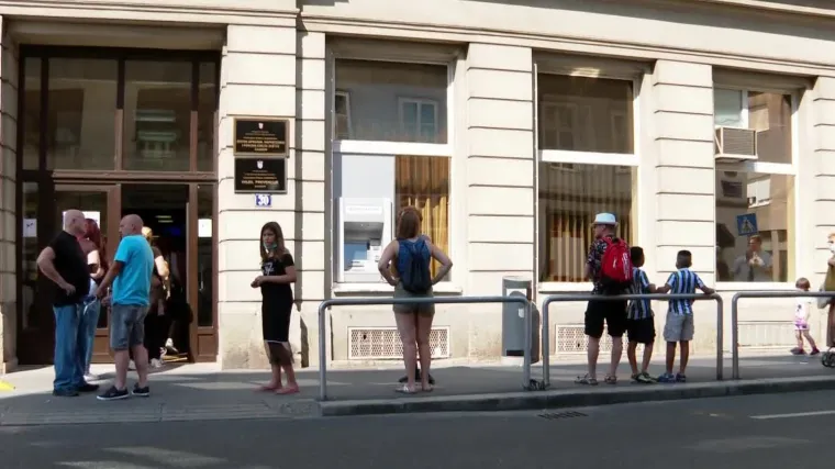 Iako zbog koronavirusa osobni dokumenti koji su istekli i dalje vrijede, građani ih produljuju, evo za&scaron;to