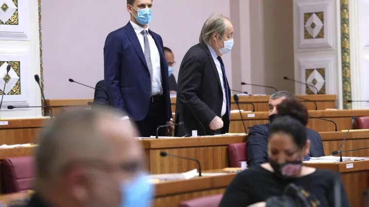 'Većina danas živi siroma&scaron;nije nego prije pet godina', 'Novac curi'...