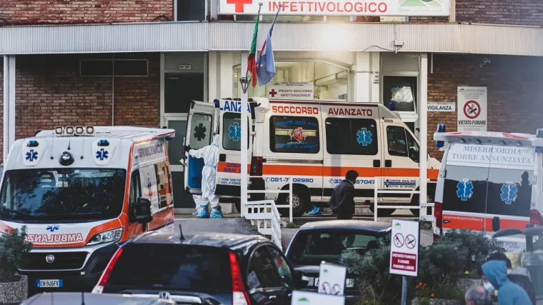 Mu&scaron;karac je čekao testiranje na koronavirus, na&scaron;li su ga mrtvog na podu bolničkog WC-a