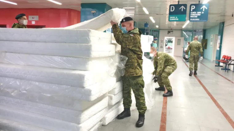 U Hrvatskoj 3082 nova slučaja zaraze. Preminule su 32 osobe; Vojska postavlja dodatne krevete u dubravu