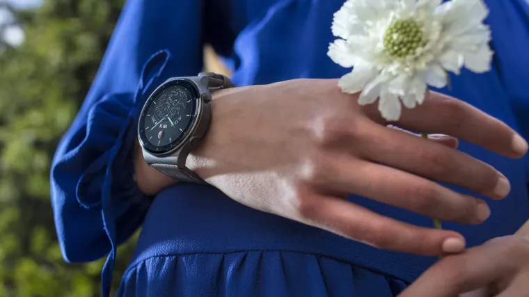Huawei Watch GT 2 Pro savr&scaron;eno se uklapa uz svaku modnu kombinaciju. Provjerite kako vam tehnologija pomaže da ostanete u trendu!